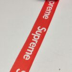 کمربند ایمنی اسپرت طرح supreme قرمز خودرو - شیکارز