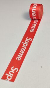 کمربند ایمنی اسپرت طرح supreme قرمز خودرو - شیکارز